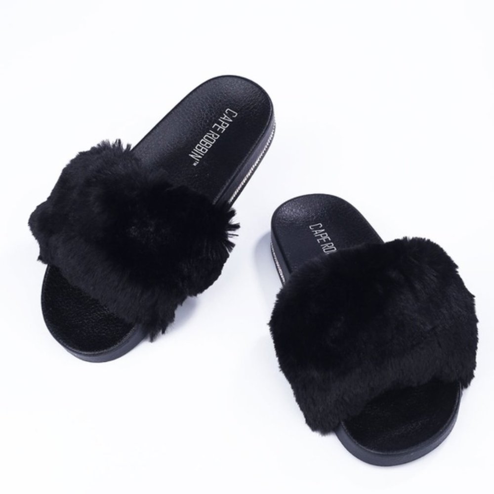 Cape Robbin Black Faux Fur Slides